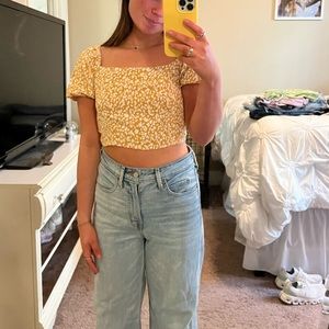 Size small yellow and white boutique top